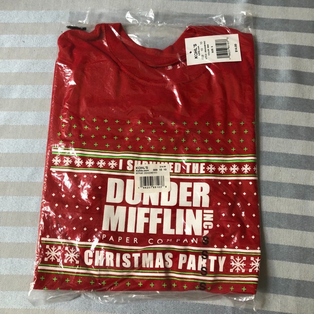 Men’s Small Holiday Graphic Tee “I Survived The Dunder Mifflin Christmas Party”